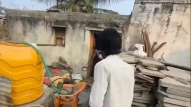 ದೇವರಹಿಪ್ಪರಗಿ: ಜನರಲ್ಲಿ ಆತಂಕ ಉಂಟು ಮಾಡಿದ್ದ ಬೃಹತ್ ಗಾತ್ರದ ಉರಗವನ್ನು ರಕ್ಷಣೆ ಮಾಡಿದ ಉರಗ ತಜ್ಞ ಜಾವೇದ್