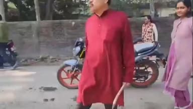 জলপাইগুড়ি: মাদক ডেরায় বুলডোজার মানসিকতা: বাসিন্দাদের নিয়ে কাউন্সিলরের অভিযানে গুঁড়িয়ে গেল অবৈধ আস্তানা