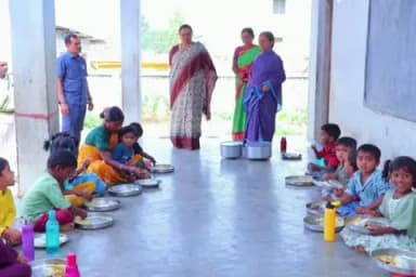 దుబ్బాక: హబ్సిపూర్ జిల్లా పరిషత్ ఉన్నత పాఠశాల, మండల పరిషత్ ఉన్నత పాఠశాలలో మధ్యాహ్న భోజనాన్ని తనిఖీ చేసిన జిల్లా కలెక్టర్ హైమావతి