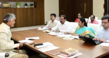 బీసీ సంక్షేమ శాఖ పై ముఖ్యమంత్రి నిర్వహించిన సమావేశానికి మంత్రి సవిత హాజరు