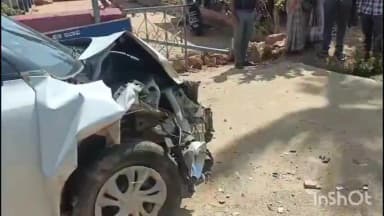 ಹೊಸನಗರ: ನೂಲಿಗ್ಗೇರೆ ಬಳಿ ಸರ್ಕಾರಿ ಶಾಲೆ ಕಾಂಪೌಂಡ್ ಗೆ ಗುದ್ದಿದ ಕಾರು: ತಪ್ಪಿದ ಅನಾಹುತ