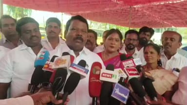 குன்றத்தூர்: குன்றத்தூர் வட்டார வளர்ச்சி அலுவலகத்தில் ஸ்ரீ பெருமந்தூர் எம்எல்ஏ செல்வபெருந்தகை பத்திரிக்கையாளர் சந்திப்பு