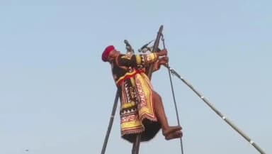 ಹಡಗಲಿ: ಶ್ರೀ ಮೈಲಾರಲಿಂಗೇಶ್ವರ ಕಾರ್ಣಿಕ 'ಸಂಪಾದಿತಲೇ ಪರಾಕ್' ಎಂದು ಭವಿಷ್ಯ ನುಡಿದ ಗೊರವಯ್ಯ