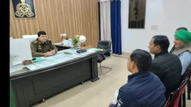 ठाकुरद्वारा: एसपी देहात कुंवर आकाश सिंह ने अपने कार्यालय पर जनसुनवाई में आए फरियादियों की समस्याएं सुनीं