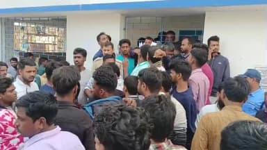 গাজোল: SIR ক্যাম্পে উত্তেজনা রিসিভ কপি ও সিল না দেওয়ার অভিযোগে চরম বিক্ষোভ সাধারণ মানুষের গাজোল ব্লক ক্যাম্পাসে