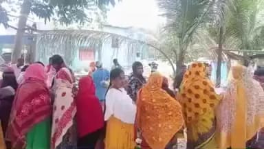 দেগঙ্গা: দেগঙ্গা বিডিও অফিসে এস আই আর শুনানির লম্বা লাইন, নাজেহাল ভোটাররা