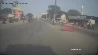 திண்டுக்கல் கிழக்கு: திண்டுக்கல் அருகே பேருந்துக்குள் புகுந்து நடத்துனர் மீது தாக்குதல் குறித்த சிசிடிவி பதிவு சமூக வலைதளங்களில் வைரல்