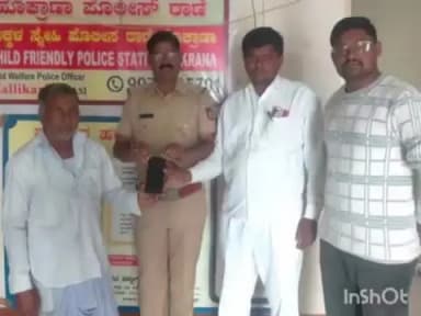 ಕಮಲನಗರ: ಕಳೆದು ಹೋದ ಮೊಬೈಲ್ ಪತ್ತೆ ಹಚ್ಚಿ, ವಾ ರಿಸುದಾರರಿಗೆ ಹಸ್ತಾಂತರಿಸಿದ ಪೊಲೀಸ್ ಅಧಿಕಾರಿಗಳು