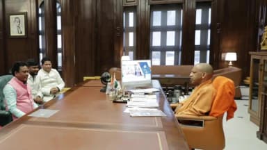 ओबरा: पूर्व विधायक ने यूपी के मुख्यमंत्री से मुलाकात की, राजनैतिक गतिविधियों पर चर्चा की