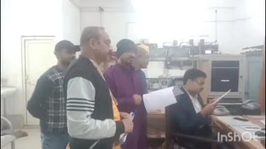 মুরারই ১: বন্ধ হয়ে থাকার ট্রেন চলাচলের দাবিসহ বেশ কিছু ট্রেনের স্টপেজের দাবি নিয়ে স্মারকলিপি প্রদান মুরারই স্টেশনে