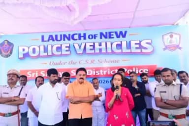 పుట్టపర్తి పోలీస్ శాఖకు ఐదు నూతన వాహనాలు అందజేసిన ఎమ్మెల్యే పల్లె సింధూర రెడ్డి