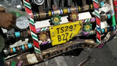 జనగాం: జనగాం ఫ్లైఓవర్ పై రోడ్డు ప్రమాదం బైకును డీకొన్న లారి వ్యక్తి మృతి మరొకరికి తీవ్ర గాయాలు