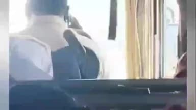 तळोदा: नंदुरबार तळोदा रस्त्यावर बस चालकाचा चालत्या बस मध्ये फोनवर बोलत असल्याचा प्रकार, सोशल मीडियावर व्हायरल