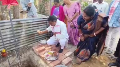 সৃজনগ্ৰাম: অভয়াপুৰী ২ নং এল পি স্কুলত ক্লাষ্টাৰ HQ চেণ্টাৰৰ নিৰ্মাণ কাৰ্যৰ আধাৰশিলা স্থাপন কৰে বিধায়ক প্ৰদীপ সৰকাৰে