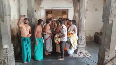 திருச்செந்தூர்: ஜனநாயகன் படம் விரைவில் வெளிவரும் சுப்பிரமணியசாமி கோவில் முன்பு நடிகர் சிவகார்த்திகேயன் பேட்டி