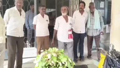 ಮಧುಗಿರಿ: ಲಂಚಕ್ಕೆ ಪರ್ಯಾಯವಾಗಿ ಮೂಲಂಗಿ ಕೊಡ್ತೇನೆ ಬನ್ನಿ, ಪಟ್ಟಣದಲ್ಲಿ ರೈತನಿಂದ ವಿನೂತನ ಪ್ರತಿಭಟನೆ