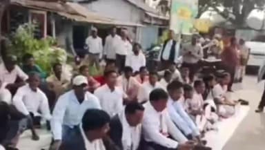 চাৰিদুৱাৰ: আদিবাসী সকলক জনজাতিৰ মৰ্যাদা প্ৰদানৰ দাবীত ৰঙাপৰাত আদিবাসী ছাত্ৰ সন্থাৰ অৱস্থান ধৰ্মঘটৰ জৰিয়তে প্ৰতিবাদ