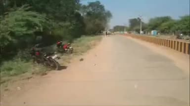 పట్టణంలోని ఏరియా ఆసుపత్రి సమీపంలో రోడ్డు ప్రమాదం, పలువురికి తీవ్రగాయాలు