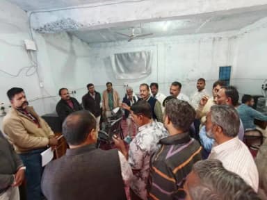 महिदपुर विधायक दिनेश जैन बॉस ने SIR की प्रक्रिया को लेकर बीआरसी केंद्र का निरीक्षण किया