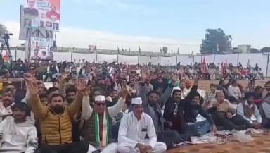 ਪਠਾਨਕੋਟ: ਪਿੰਡ ਭੋਆ ਦੇ ਵਿੱਚ ਨਿਕਾਲੀ ਗਈ ਮਨਰੇਗਾ ਬਚਾਓ ਰੈਲੀ ਦਾ ਕਾਂਗਰਸ ਦੇ ਵਰਕਰਾਂ ਨੇ ਕੀਤਾ ਸਮਰਥਨ।