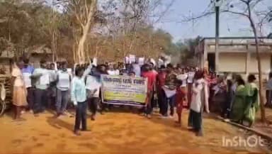 ওন্দা: আশ্বাসে ভরসা নেই, বেহাল রাস্তায় ক্ষুব্ধ ওন্দার নাকাইজুড়ি পঞ্চায়েতের গ্রামবাসীদের ভোট বয়কটের ডাক