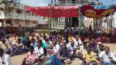 நத்தம்: சிறுகுடியில் அறநிலைத்துறை கோயிலை கையபடுத்த வந்த போது பொதுமக்கள் எதிர்ப்பு தெரிவித்து போராட்டத்தில் ஈடுபட்டதால் பரபரப்பு