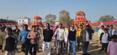 মুরারই ২: মিএপুর বেসিক স্কুল মাঠে মিএপুর জিনিয়াস ক্লাব প্রিমিয়ার লিগের নকআউট ক্রিকেট টুর্নামেন্টের খেলার শুভ উদ্বোধন করা হল