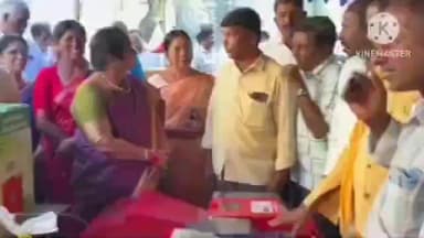 పెనుగొండలో పట్టు రైతులకు ప్రభుత్వం ప్రోత్సాహకాలను అందజేసిన మంత్రి సవితమ్మ