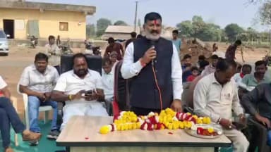 કવાંટ: સિંગલાદા ગામે નવીન બનનાર આંગણવાડી તથા ગ્રામ પંચાયત ઘરનું ખાતમુહુર્ત ધારાસભ્ય સહિત આગેવાનોના હસ્તે કરાયું.