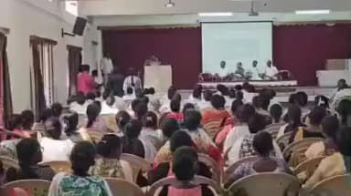 தாராபுரம்: உலகம் உங்கள் கையில் திட்டத்தின் கீழ் தாராபுரம் பெண்கள் நர்சிங் கல்லூரியில் இலவச மடிக்கணினிகளை அமைச்சர் கயல்விழி செல்வராஜ் வழங்கினார்