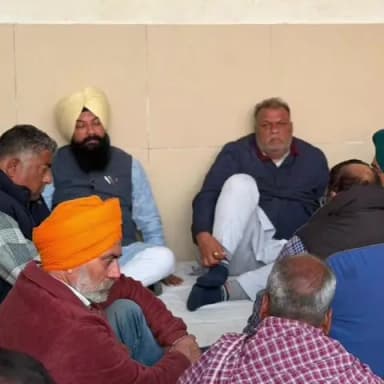 ਨਵਾਂਸ਼ਹਿਰ: ਪੰਜਾਬ ਰਾਜ ਅਨੁਸੂਚਿਤ ਜਾਤੀਆਂ ਕਮਿਸ਼ਨ ਦੇ ਚੇਅਰਮੈਨ ਜਸਬੀਰ ਸਿੰਘ ਗੜੀ ਨੇ ਵਿਧਾਇਕ ਨਛੱਤਰ ਪਾਲ ਨਾਲ ਕੀਤਾ ਦੁੱਖ ਸਾਂਝਾ, ਭਰਾ ਦੀ ਹੋਈ ਮੌਤ