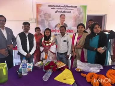जरीडीह: बाराडीह की स्वर्ण पदक विजेता सुकन्या कुमारी प्रियदर्शी को मुखिया पुष्पा देवी ने किया सम्मानित