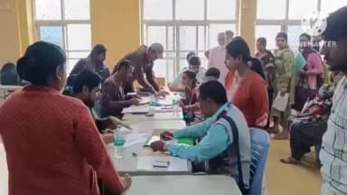 ডায়মন্ডহারবার ১: ডায়মন্ড হারবার মেঘ না হলে এসআইআর নিয়ে পৌরসভার এলাকার মানুষের হেয়ারিং ডাকা হয় তাদের শুনানি হয় আজ