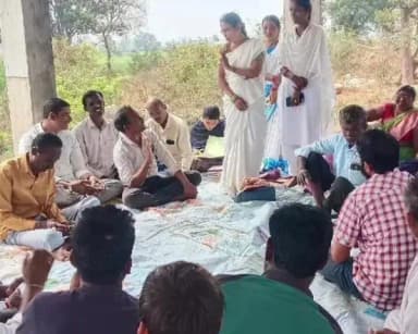 గాంధారి: రామలక్ష్మణపల్లిలో గ్రామసభ నిర్వహించిన సర్పంచ్ అనిల్, మిషన్ భగీరథ ఏఈకి గ్రామ సమస్యలు వివరించిన గ్రామస్తులు