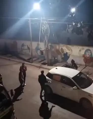 प्रयागराज में आधी रात को युवकों ने गुंडई करते हुए कार सवार व्यापारी को जमकर पीटा, वीडियो आया सामने