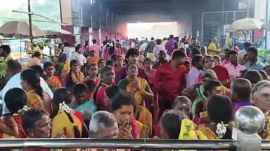 சாத்தூர்: இருக்கன்குடி மாரியம்மன் கோவிலில் தை மாத கடைசி வெள்ளி திருவிழாவிற்காக ஆயிரக்கணக்கான பக்தர்கள் நீண்ட வரிசையில் இருந்து சாமி தரிசனம்