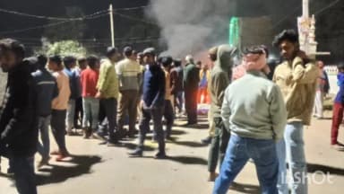 रिविलगंज: गरखा में इंटर परीक्षा देने गए छात्र की हत्या, आक्रोशित ग्रामीणों ने रिवीलगंज में किया सड़क जाम