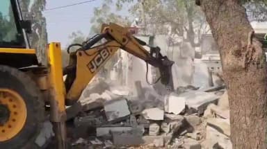 ગાંધીધામ: મનપા દ્વારા ઓસ્લો સર્કલથી કોટેશ્વર ચાર રસ્તા સુધીના દબાણો દુર કરવા કાર્યવાહી હાથ ધરવામાં આવી