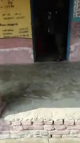 उत्क्रमित मध्य विद्यालय नीमा का प्रधानाध्यापक एवं अन्य शिक्षक के द्वारा मनमानी ढंग से विद्यालय में उपस्थिति हो रहे है