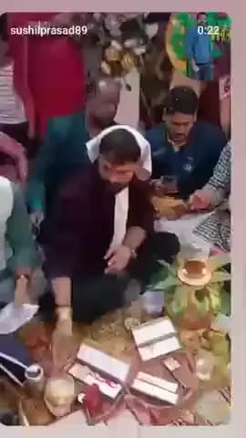 10 Kunwari kanyaon ko shaadi Kara De Khesari Lal Yadav Apne bahanon ki Kanyadan karne ke liye pahunch chuke hain Khesari