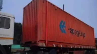 कोचाधामन: चरघरिया चेक पोस्ट पर पुलिस ने एक कंटेनर ट्रक से 30 मवेशियों के साथ चार तस्करों को किया गिरफ्तार