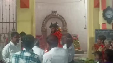 சாத்தான்குளம்: சாத்தான்குளம் சுடலைமாட சுவாமி கோவிலில் சிறப்பு அபிஷேக அலங்கார தீபாராதனைகள் நடைபெற்றது