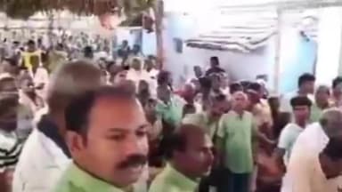 ஏரல்: கீழ வெள்ளமடம் கிராமத்தில் ஆலய அசன விருந்து திரளான பக்தர்கள் கலந்து கொண்டு அசனத்தில் பங்கேற்றனர்