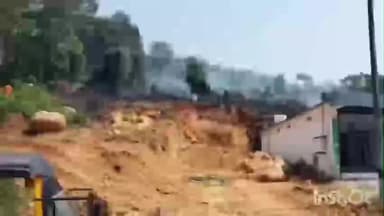 കാഞ്ഞിരപ്പള്ളി: എരുമേലി മുക്കൂട്ടുതറയിൽ അസീസി ആശുപത്രിക്കു സമീപം തോട്ടത്തിന് തീപിടിച്ചു