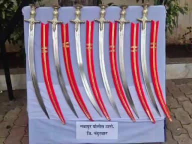 नवापूर: नवापूर पोलिसांची मोठी कारवाई, बेकायदेशीर तलवार विक्री करणारा आरोपी अटकेत