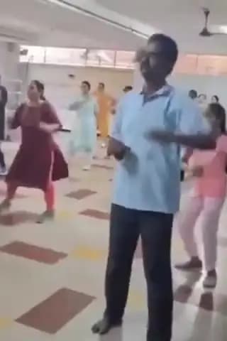 నరసరావుపేటలో సినిమా పాటలతో యోగ