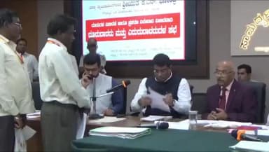 ಚಿಂತಾಮಣಿ: ಒತ್ತುವರಿ,ಗ್ರಾಮ ಪಂಚಾಯಿತಿಗಳಲ್ಲಿ ಖಾತೆ ಸೇರಿದಂತೆ ವಿವಿಧ ಇಲಾಖೆಗಳ ಅಧಿಕಾರಿಗಳಿಗೆ ತರಾಟೆ