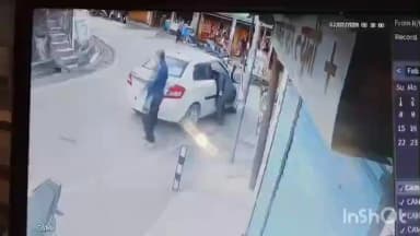 चकराता: त्यूणी बाजार में बड़ा हादसा टला, सरियों से लदे पिकअप ने खड़ी कार को मारी जोरदार टक्कर, CCTV में कैद हुई घटना