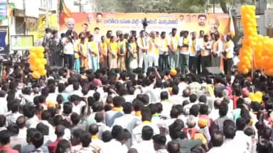 చొప్పదండి: నిధులు ఇచ్చింది మోదీ తెచ్చింది బండి
కాంగ్రెస్ కు ఎందుకు ఓటేయాలి : చొప్పదండి ఎన్నికల ప్రచారంలో కేంద్ర మంత్రి బండి సంజయ్