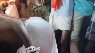 ಯಲಬರ್ಗ: ಬಣ್ಣದ ಚತ್ತರಕಿಗೆ ಮುತ್ತು ಬೀಗದತಲೇ ಮಳೆ ಬೆಳೆ ಚೆನ್ನಾಗಿ ಆಗುತ್ತಲೆ; ಚಿಕ್ಕವಂಕಲಕುಂಟಿಯ ಮಾರುತೇಶ್ವರನ ಪೂಜಾರಿಯ ಭವಿಷ್ಯ